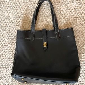 Sturdy leather, 15X15X5  in. Excellent condition.